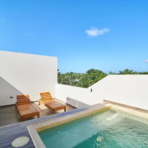  Apartment Jungle Penthouse With Private Rooftop Pool