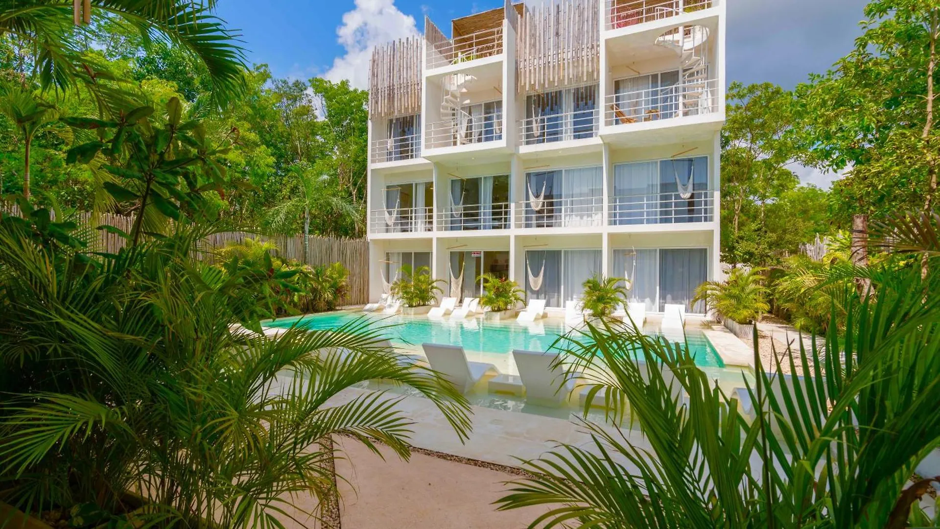 Beautiful Swim-Up Studio With Private Terrace, Pool And Jungle Gym Tulum Apartment